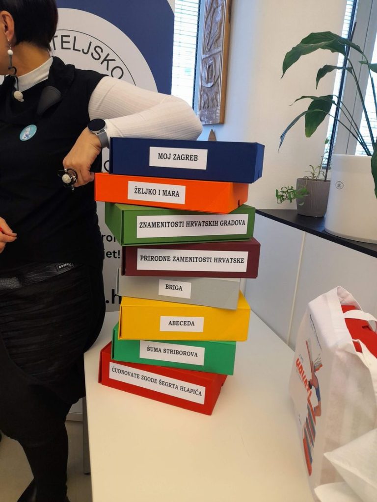 Slikovnice posložene jedna na drugu